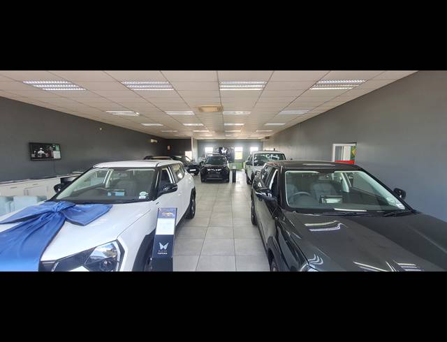 3,999M² SHOWROOM FOR SALE IN BENONI CENTRAL